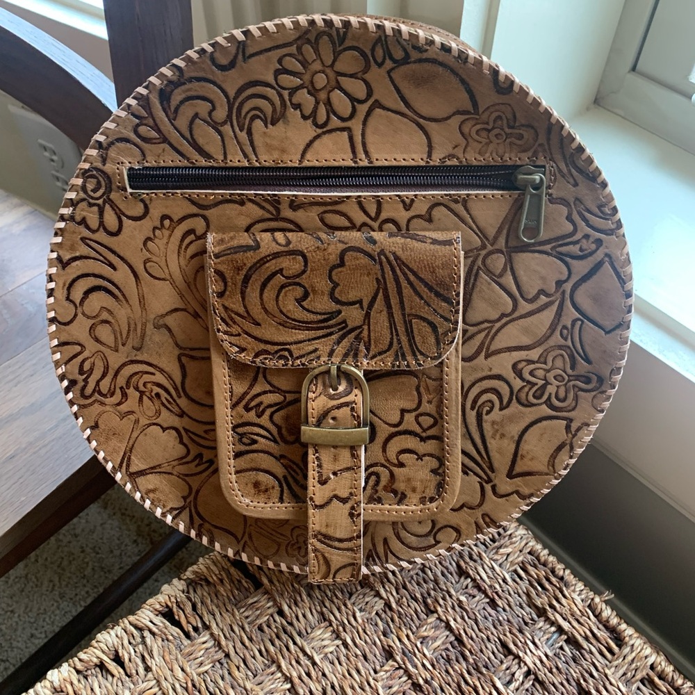 Round leather purse